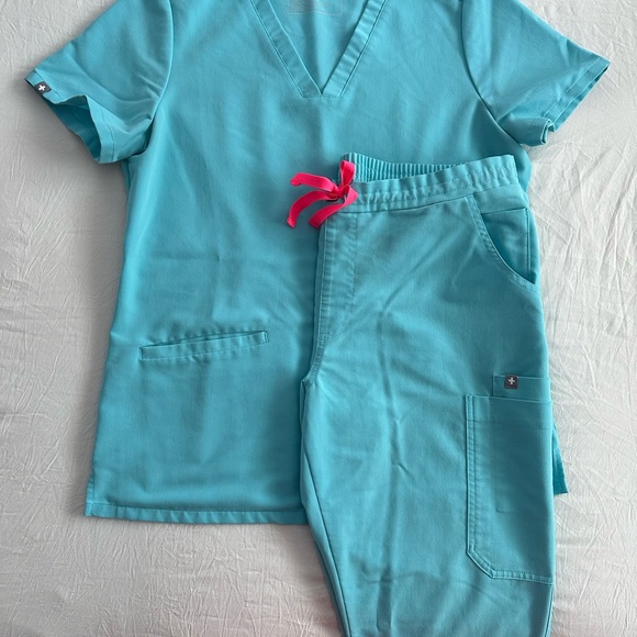 Figs Scrub Set - Picture 2 of 6